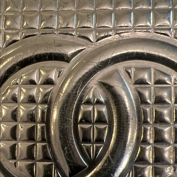 CHANEL Quilted Silver Accessory Case - Picture 16 of 16